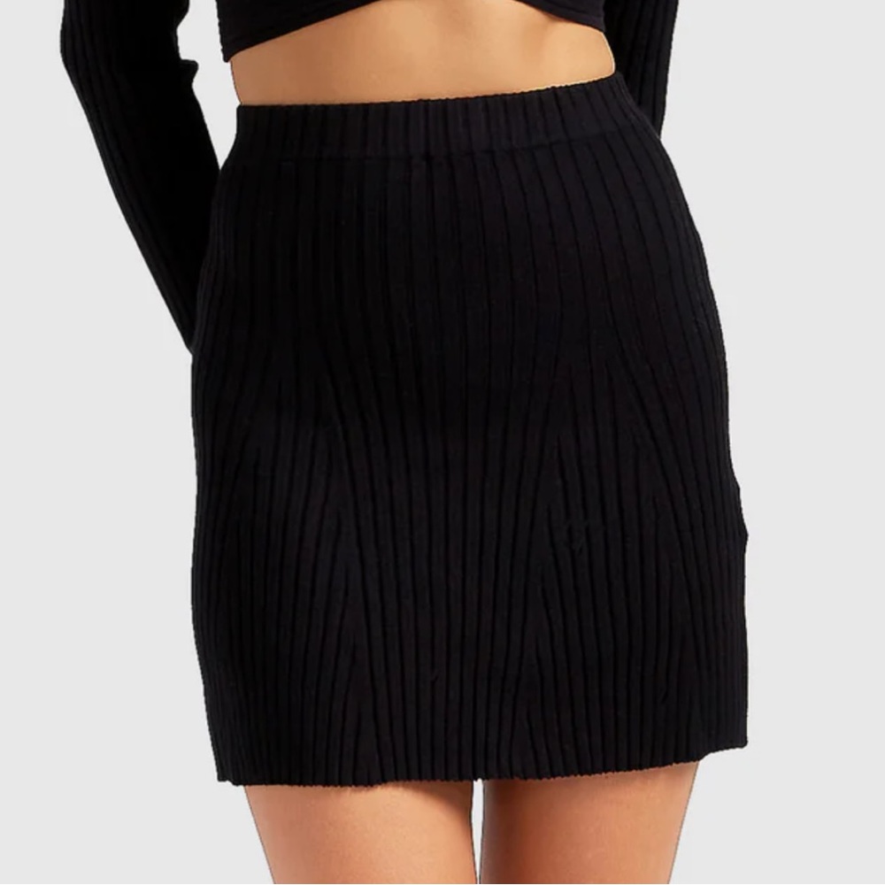 Knit Black Ribbed Mini Skirt